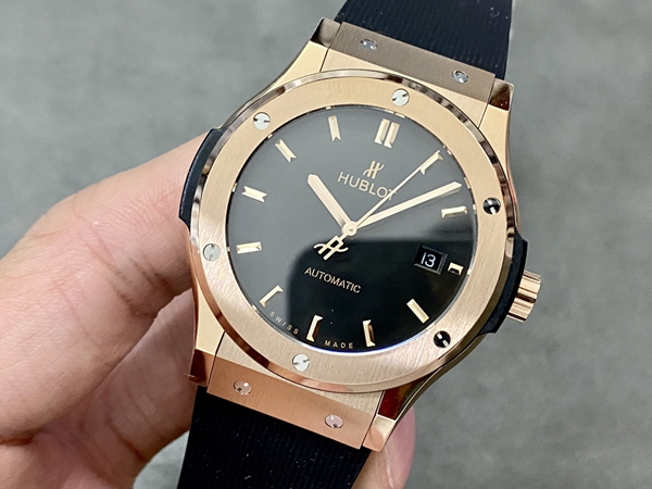 ウブロコピー時計背面デザイン